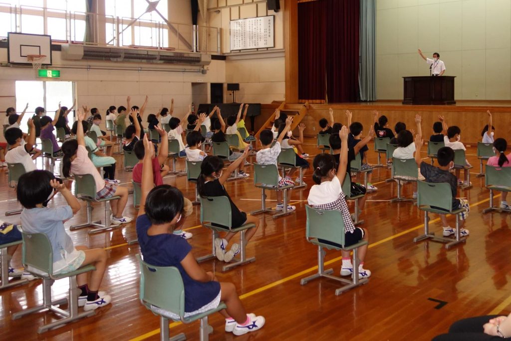 写真：夏休み明け集会の様子