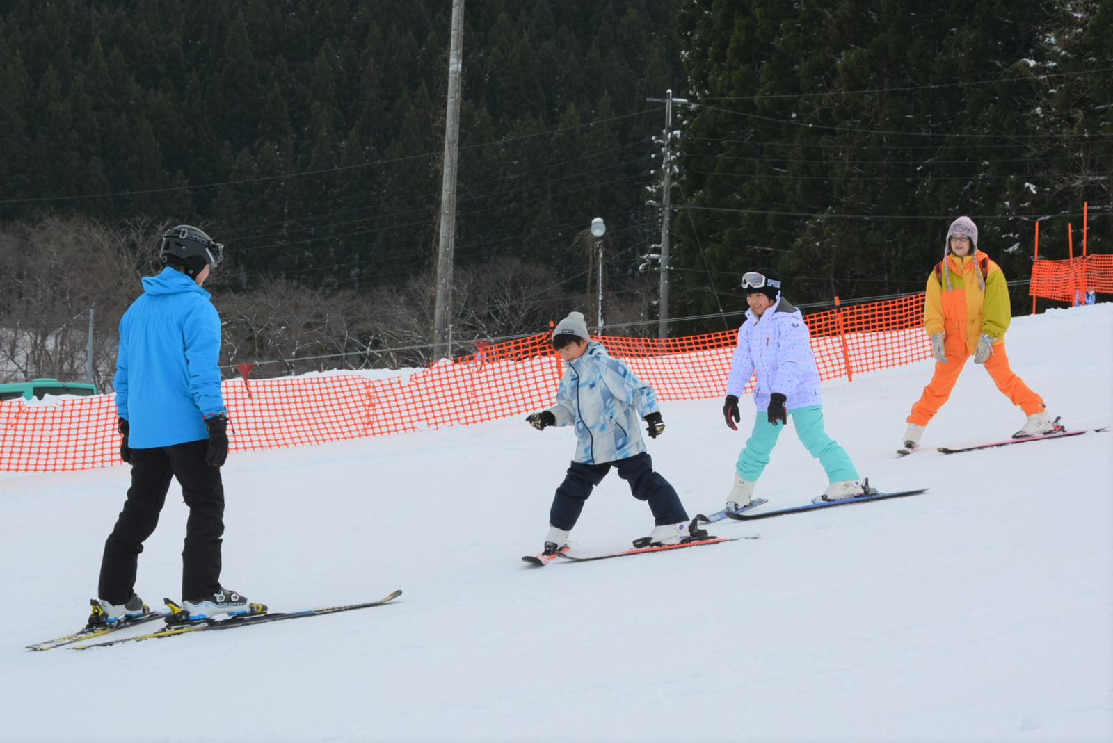 写真：スキー教室での様子