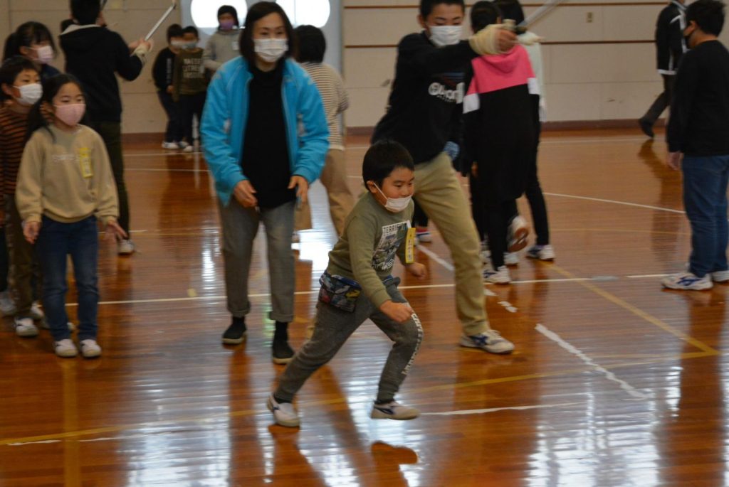 写真：縄跳びの練習に一生懸命取り組む児童3