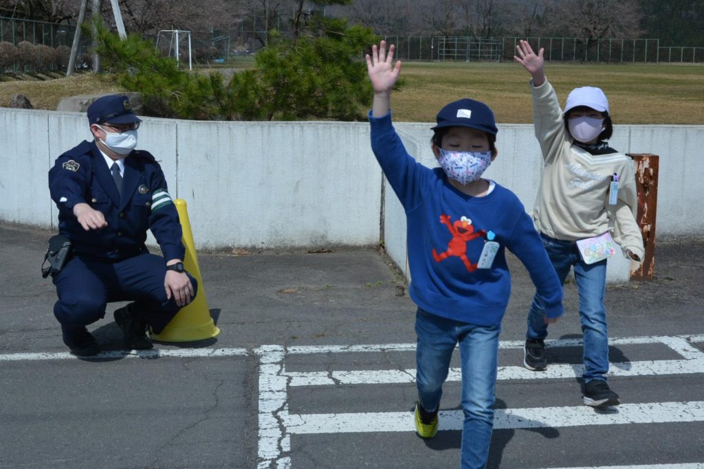 写真：交通安全教室と自転車教室の様子1