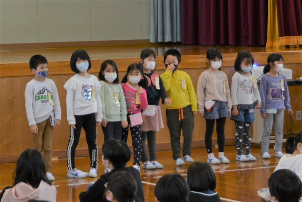 写真：１年生こんにちは集会の様子1