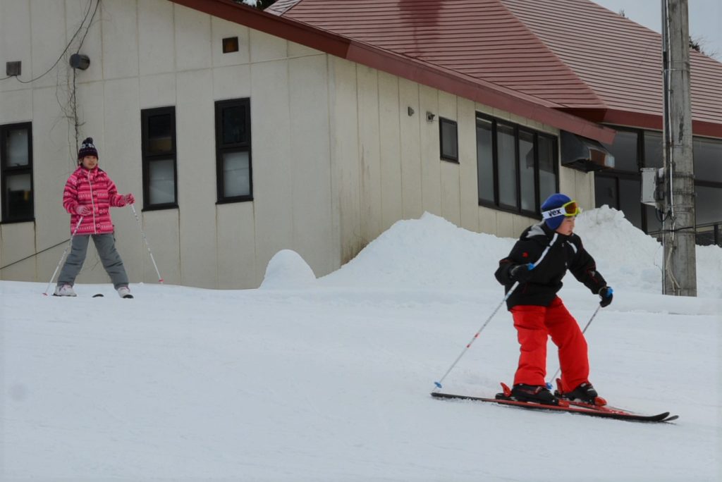 写真：上学年のスキー教室での様子1