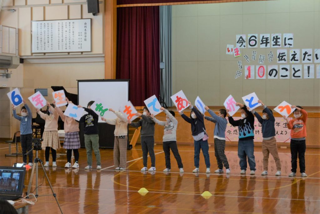 写真：3年生の学年発表の様子2