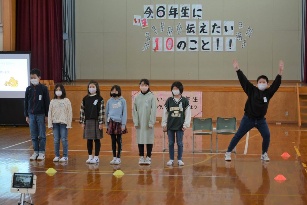 写真：5年生の学年発表の様子1