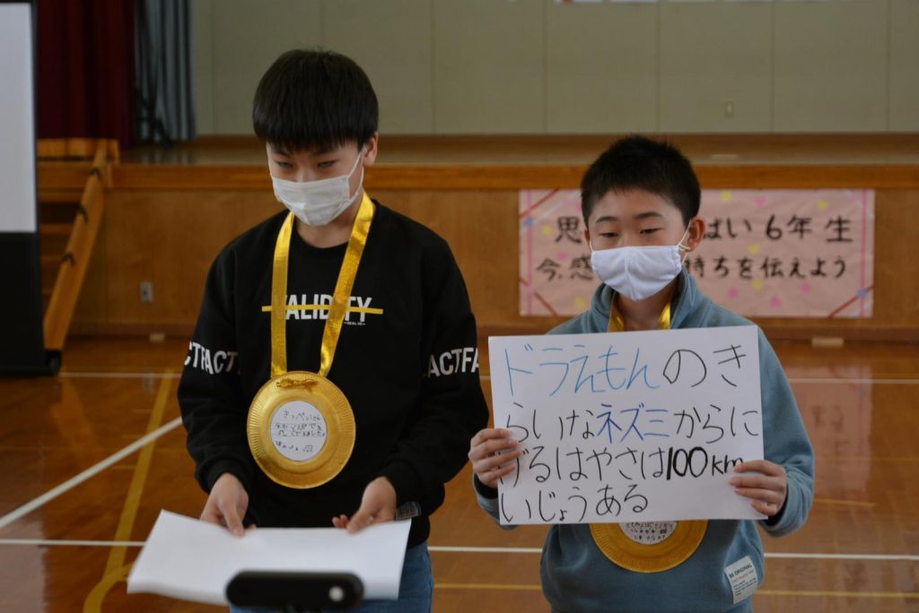 写真：6年生の学年発表の様子2