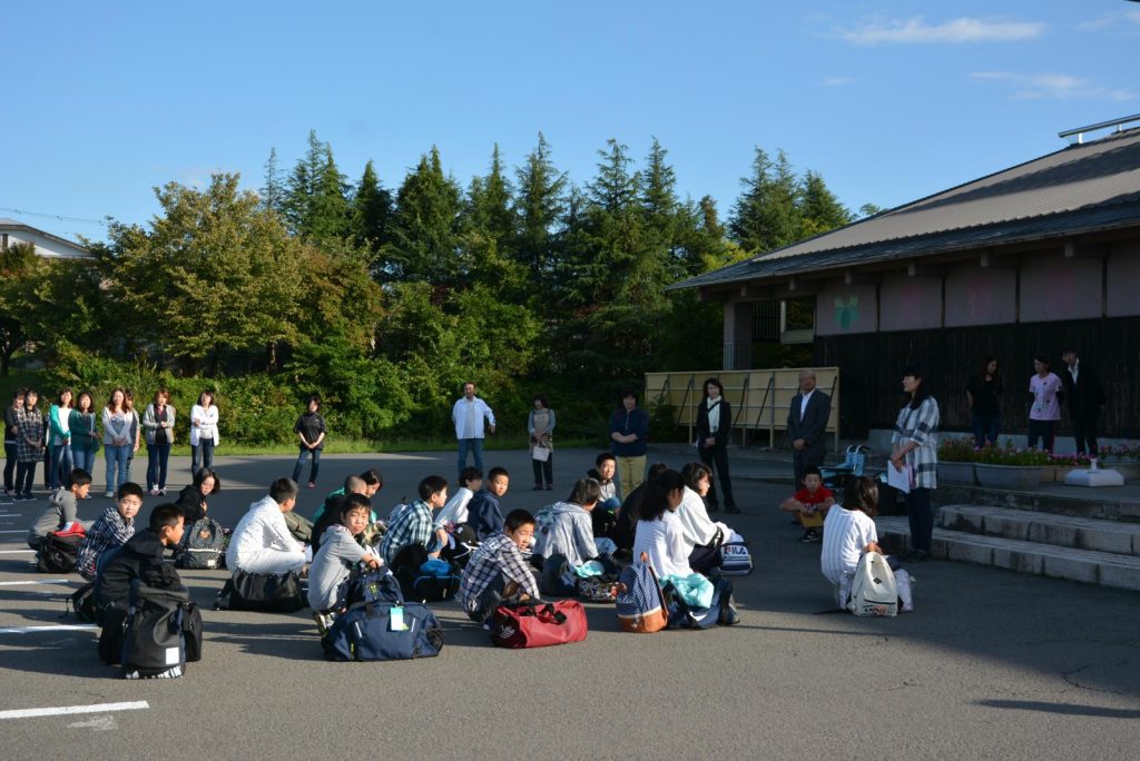 写真：修学旅行の出発式の様子