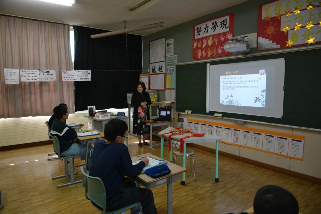 写真：「秋田県国際交流協会」サポーターの方々との交流学習の様子8