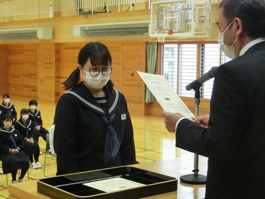 写真：地区英語暗唱弁論大会の表彰2