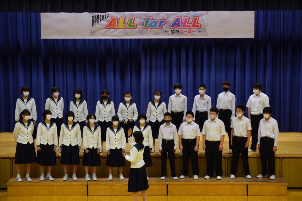 写真：学年合唱の様子1