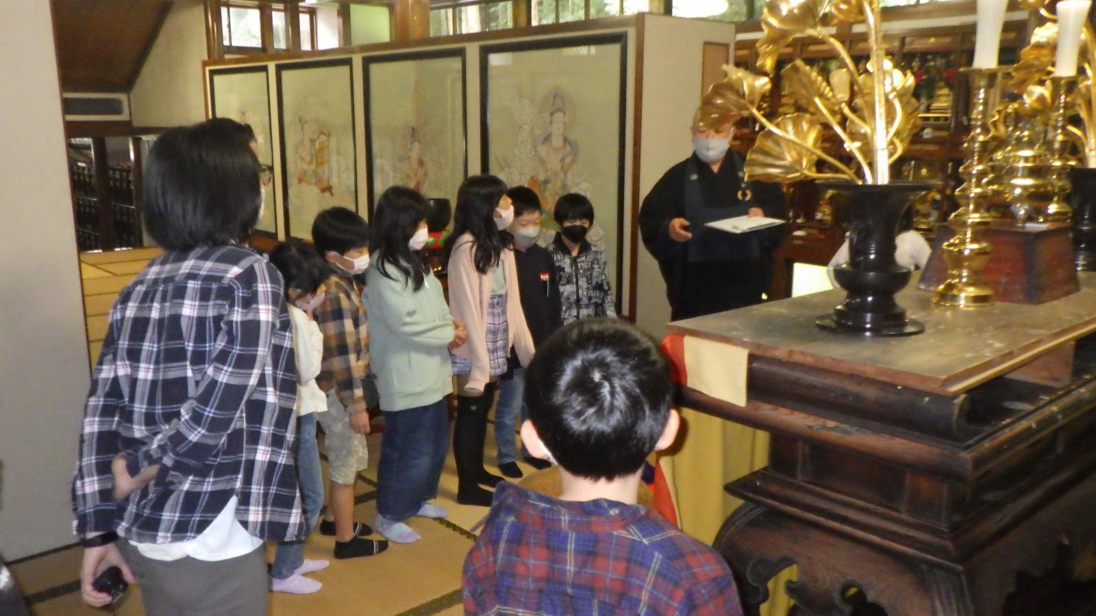 写真：２年生校外学習の様子