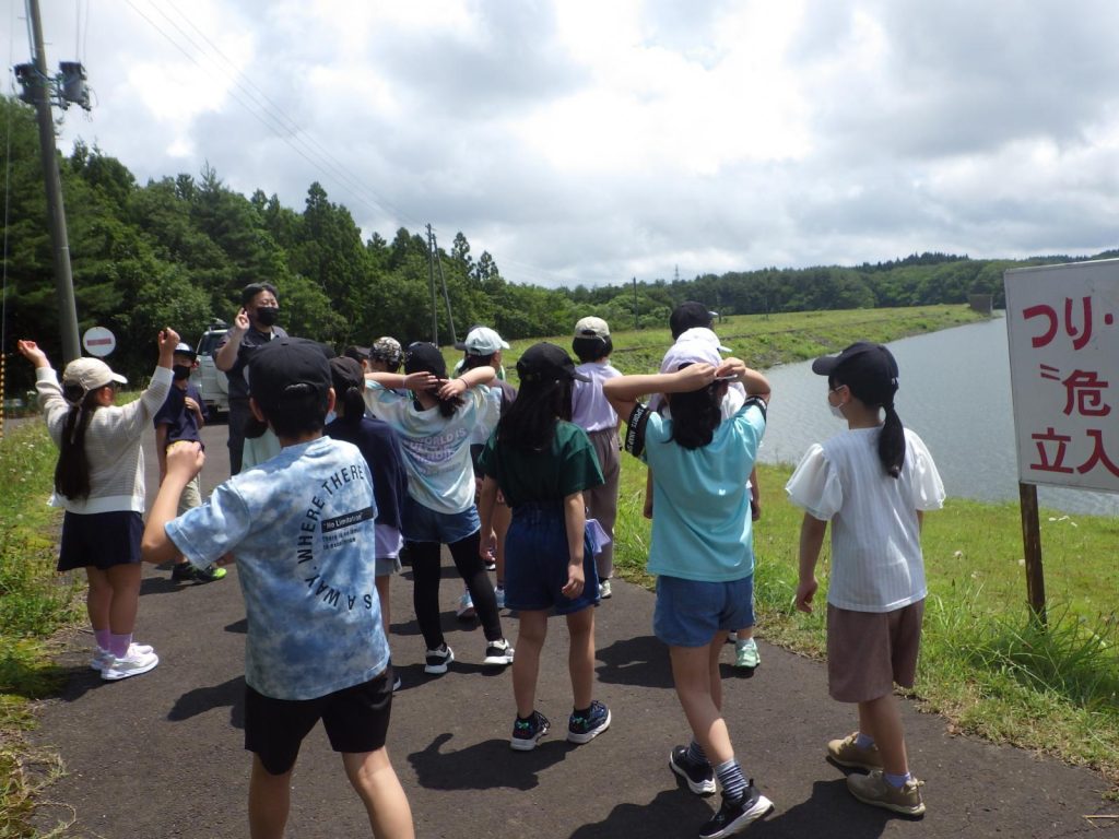 写真：４年生浄水場見学の様子1