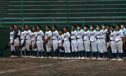写真：並ぶ野球部の生徒